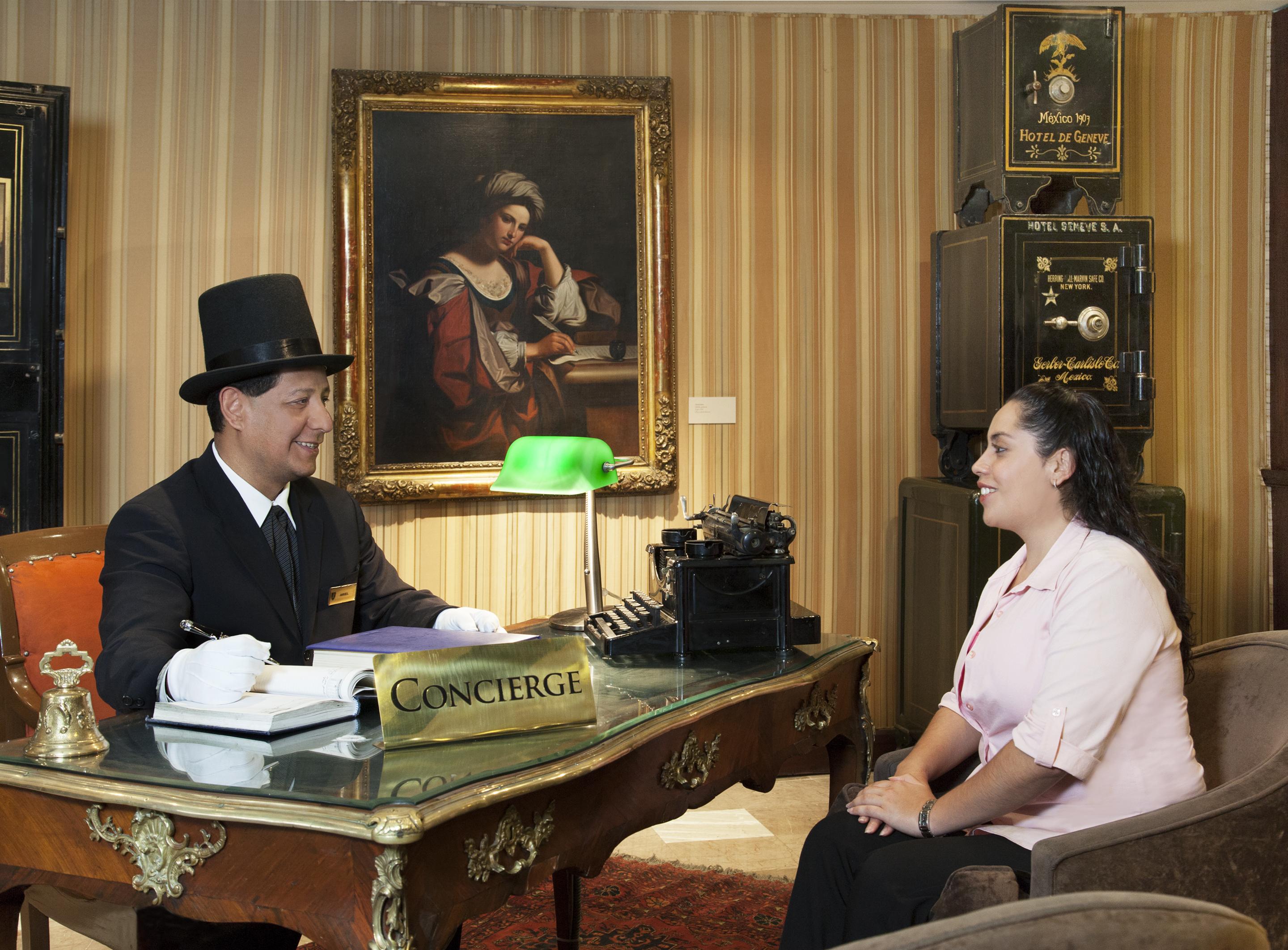 Hotel Geneve Cd De Mexico Exteriér fotografie A concierge assisting a guest